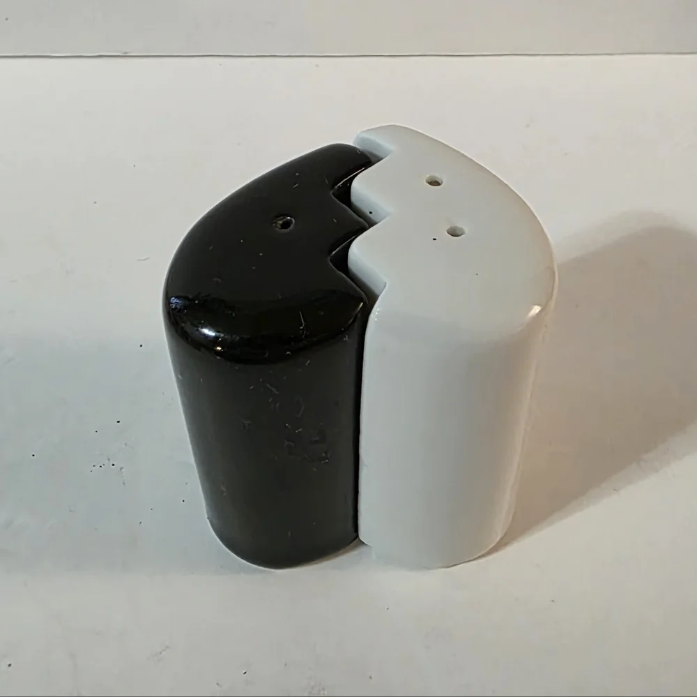 Vtg Broken Heart Souviner Salt Pepper Shakers Black White